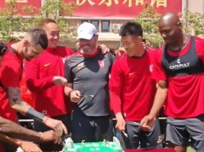 问鼎娱乐官网-德甲球队球衣图片大全及各赛季主客场设计回顾